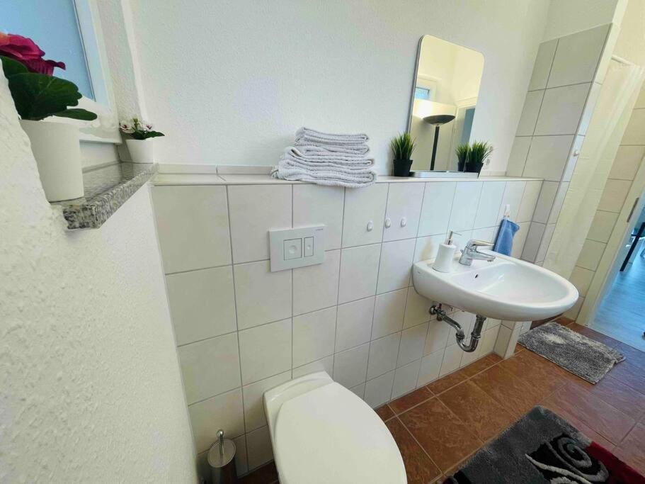 Schoenes Bungalow, Check-In Kontaktlos, Zentral Duisburg Exteriör bild