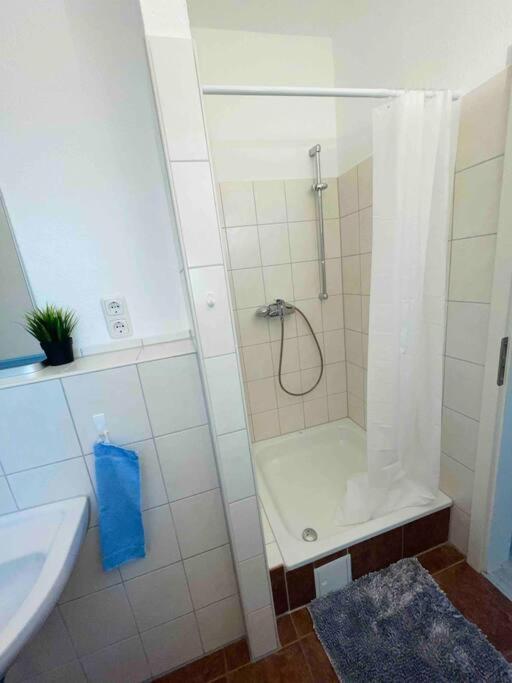 Schoenes Bungalow, Check-In Kontaktlos, Zentral Duisburg Exteriör bild